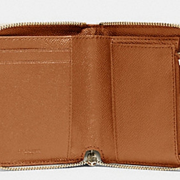 NEW Coach Quilted Small Zip Around Wallet - Picture 3 of 3